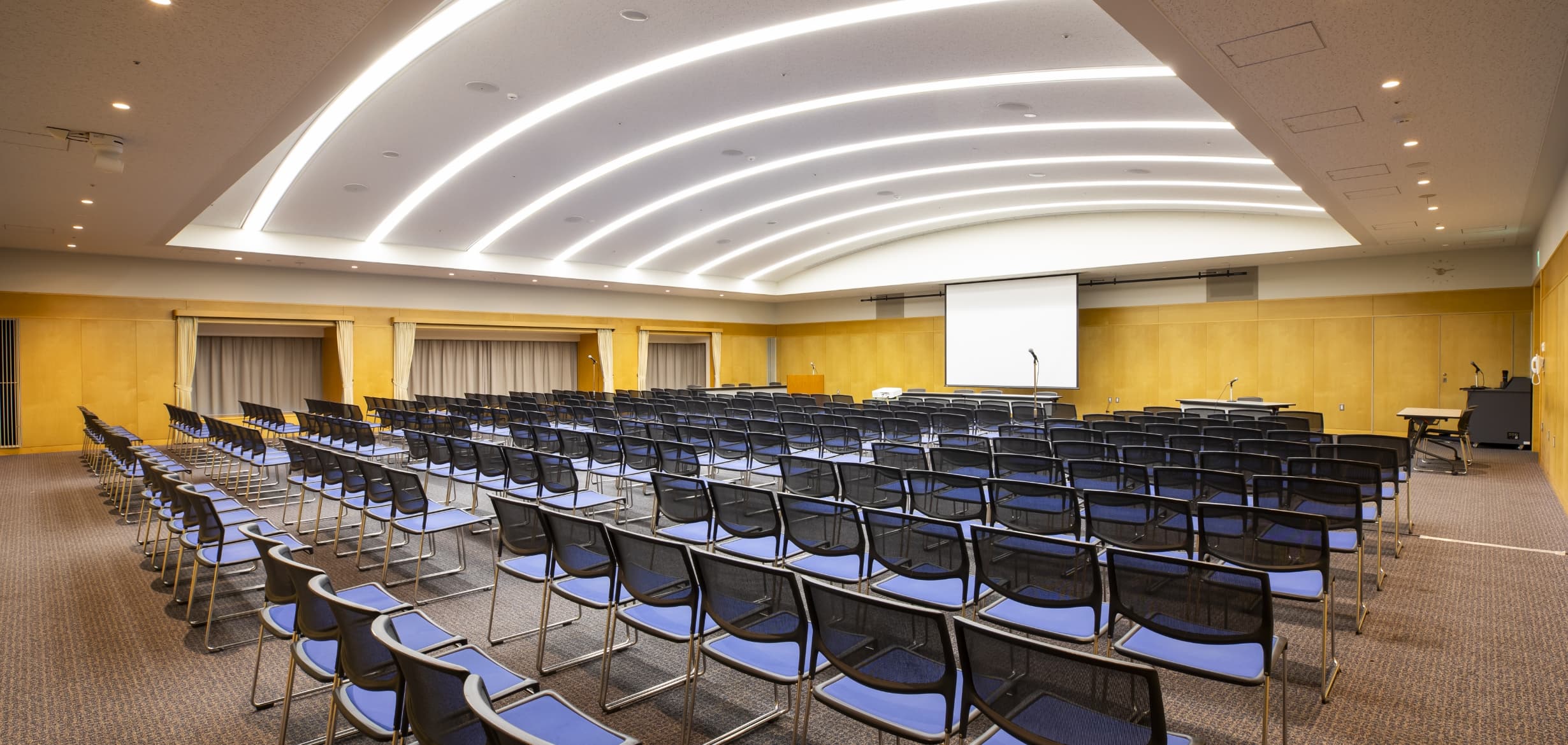 シアター形式／後方からの展望のイメージ写真