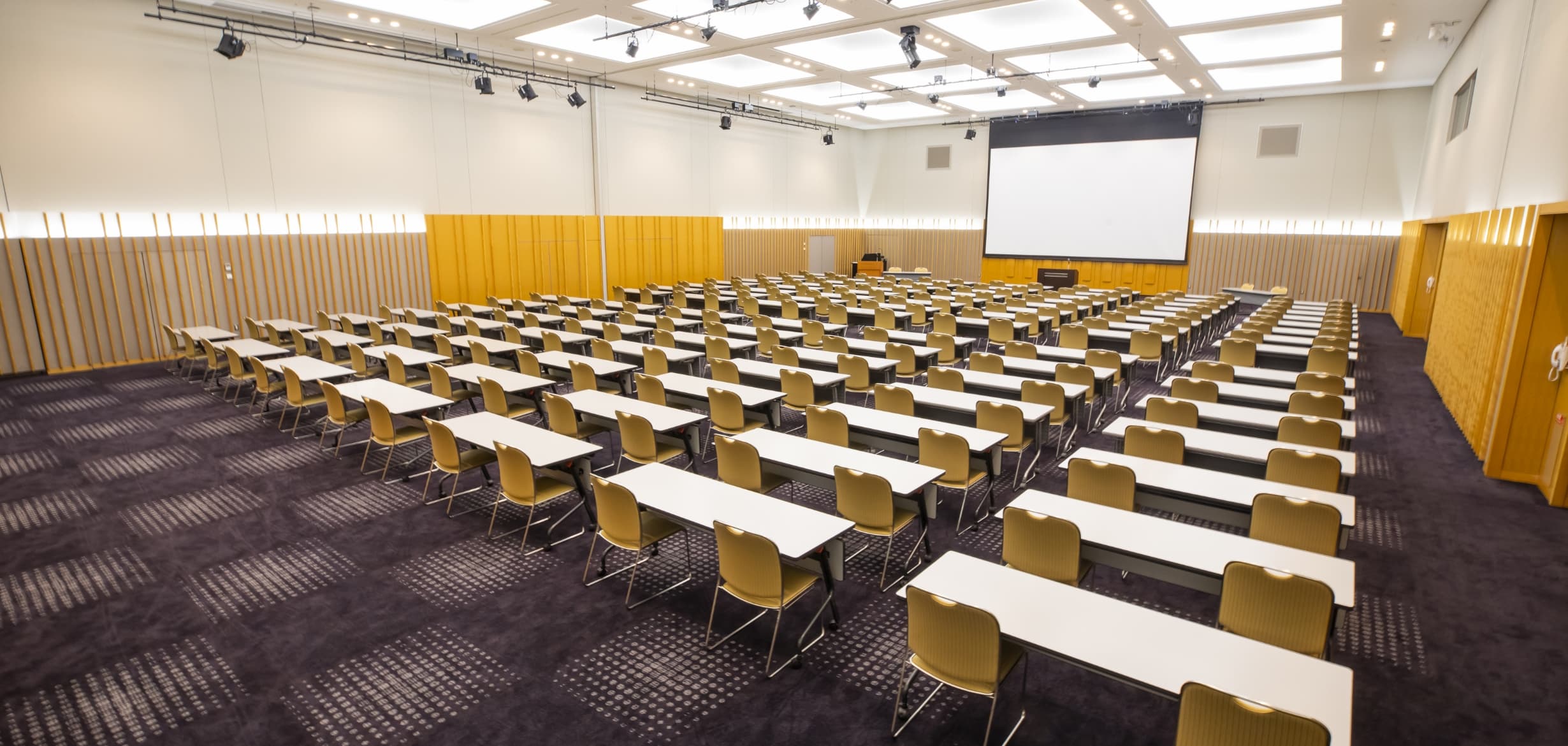 シアター形式／後方からの展望のイメージ写真