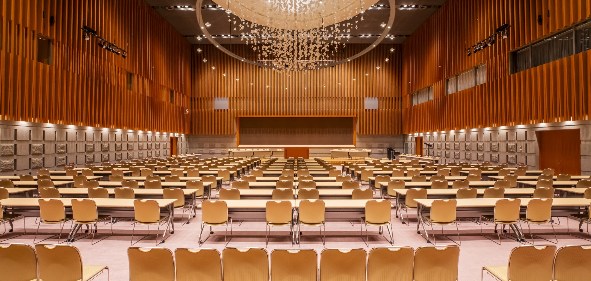 スクール形式のイメージ写真