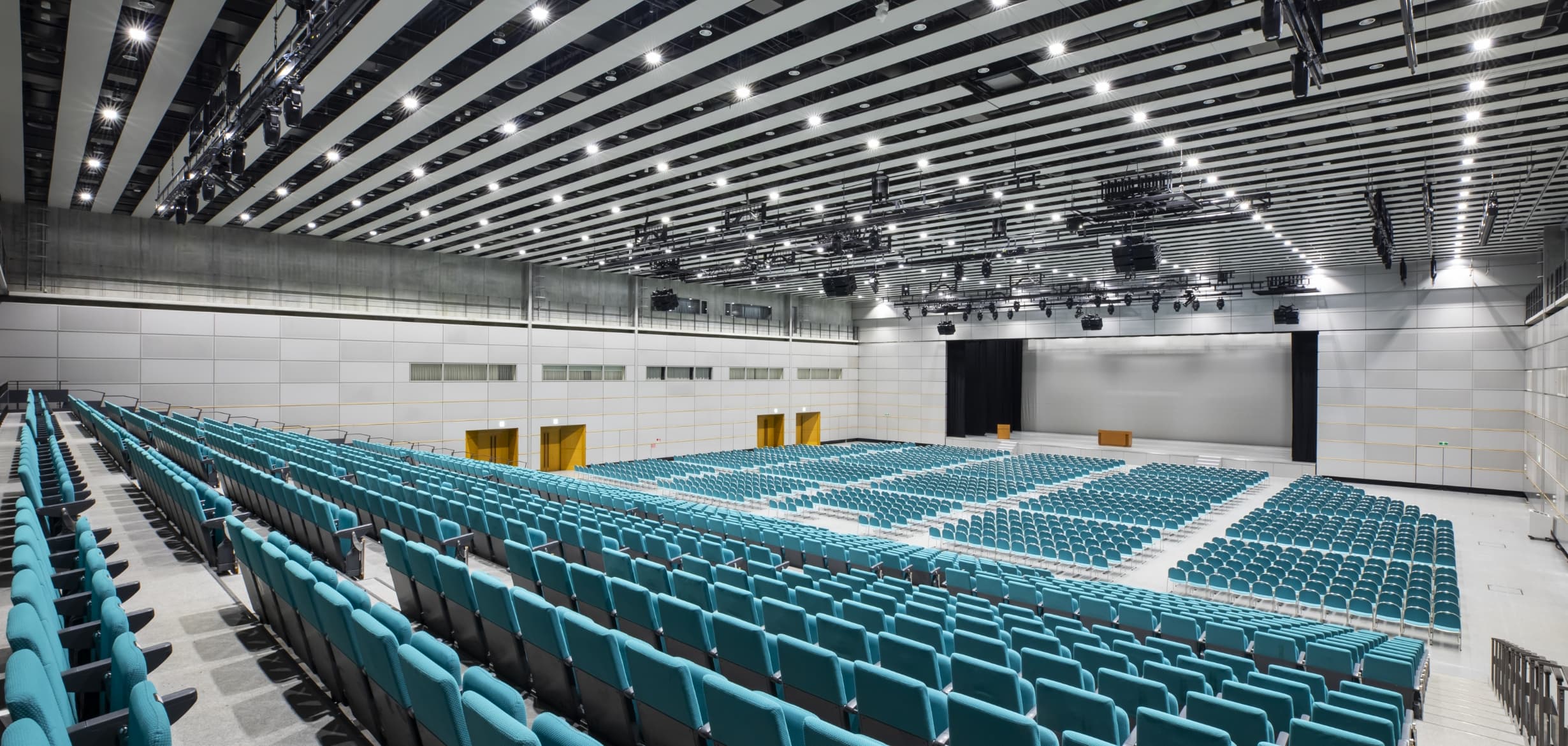 シアター形式／後方からの展望のイメージ写真