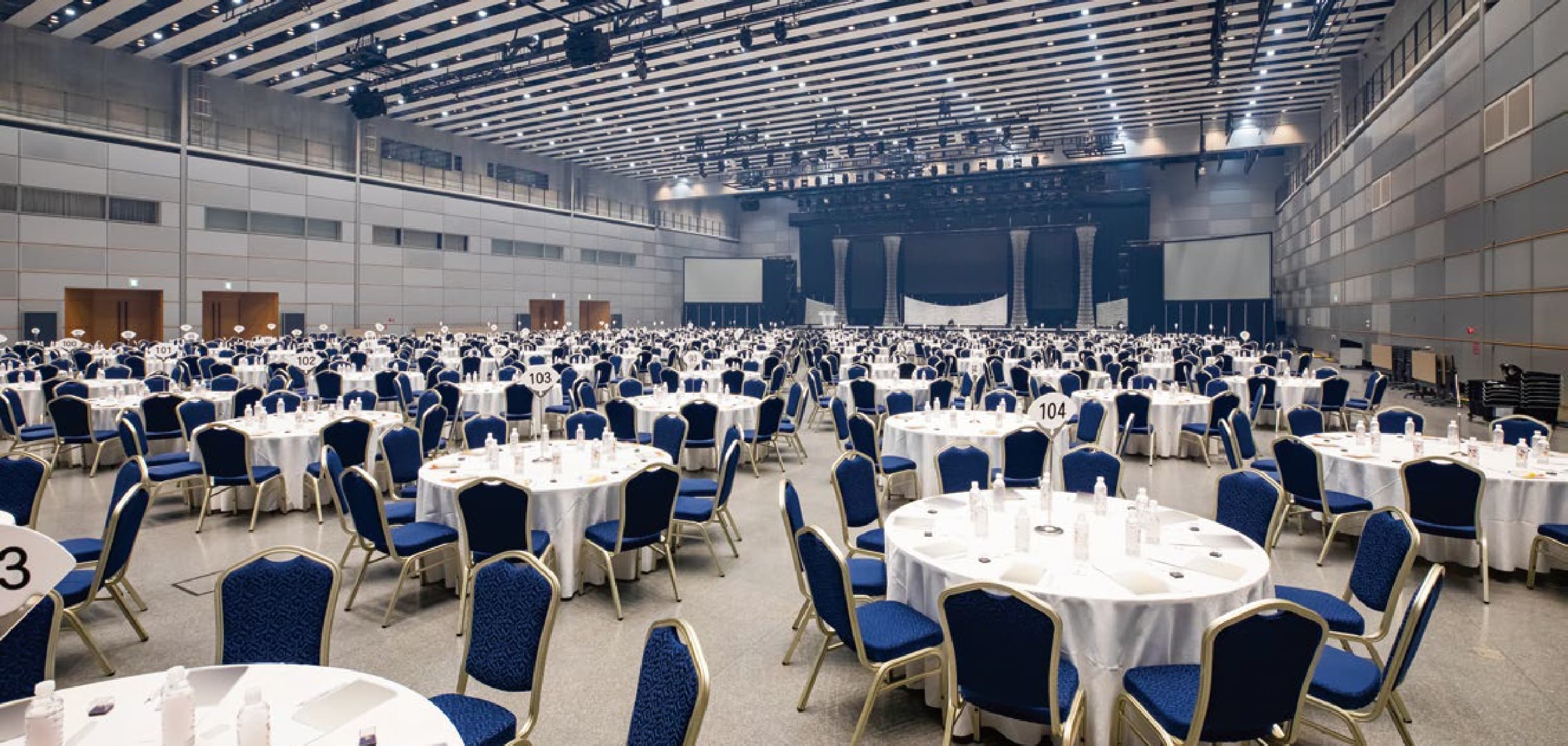 着席パーティ形式のイメージ写真