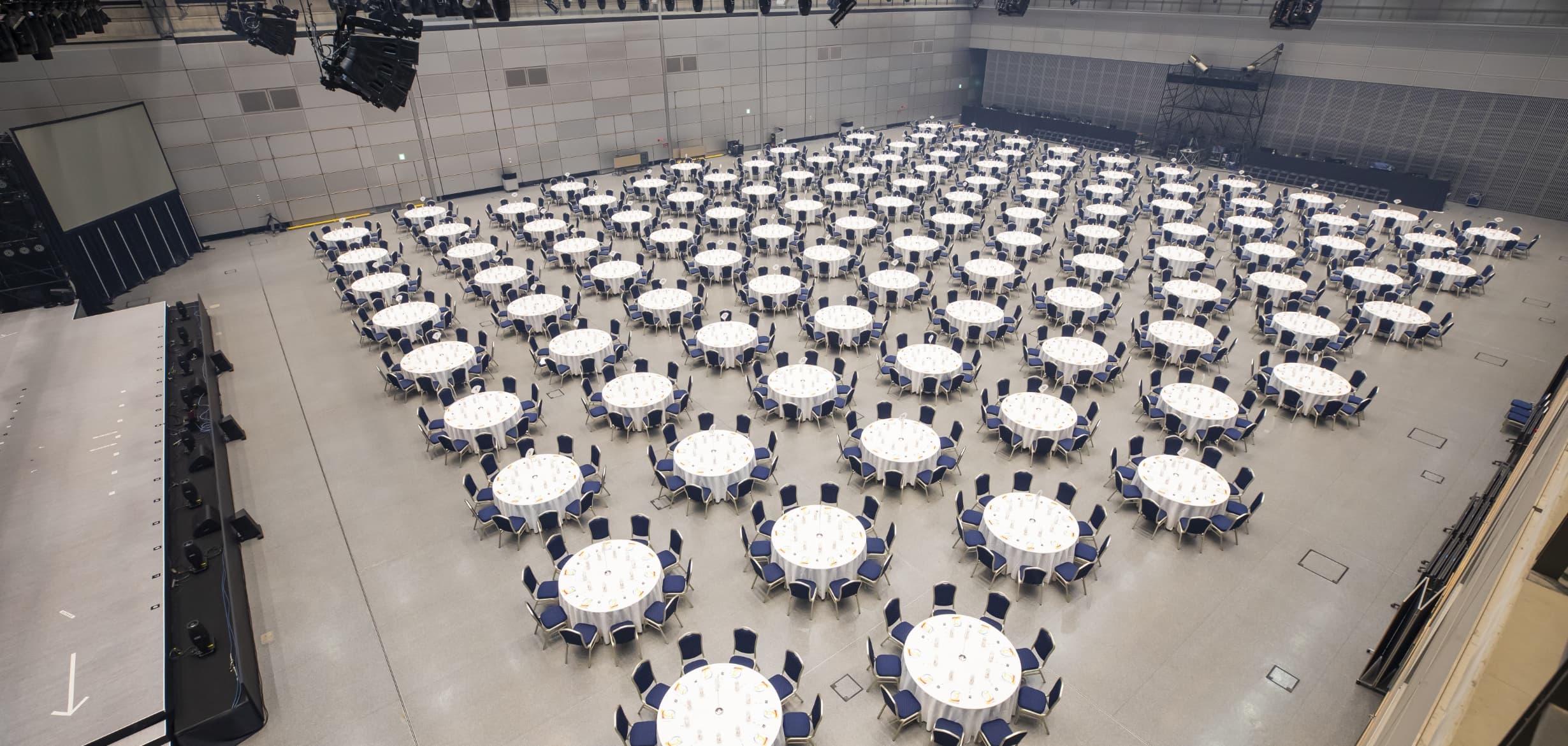 着席パーティ形式のイメージ写真